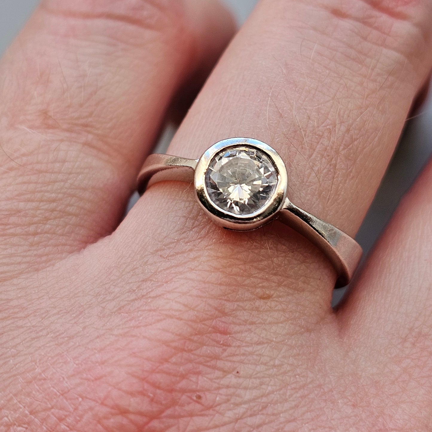 Contemporary Sterling Silver & Cubic Zirconia Solitaire Ring - UK Ring Size S -  US Ring Size 9