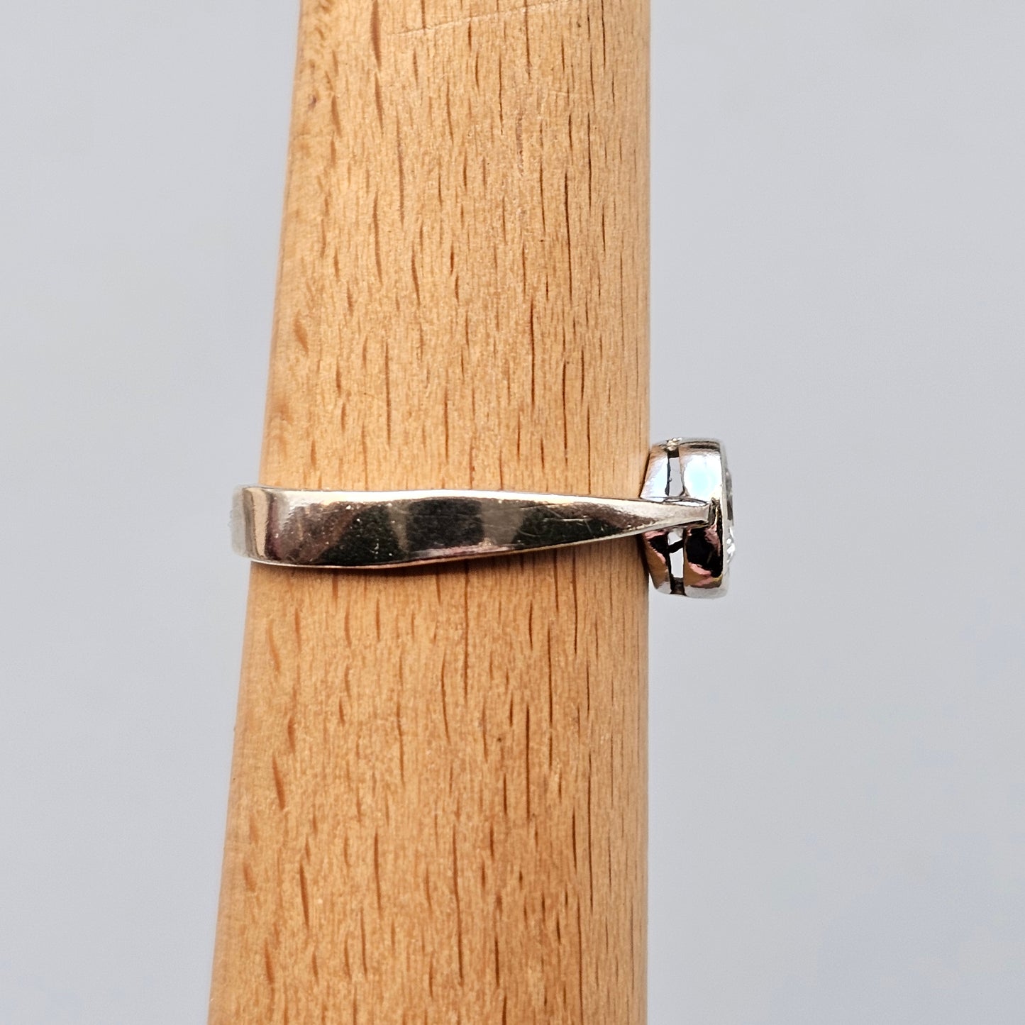 Contemporary Sterling Silver & Cubic Zirconia Solitaire Ring - UK Ring Size S -  US Ring Size 9