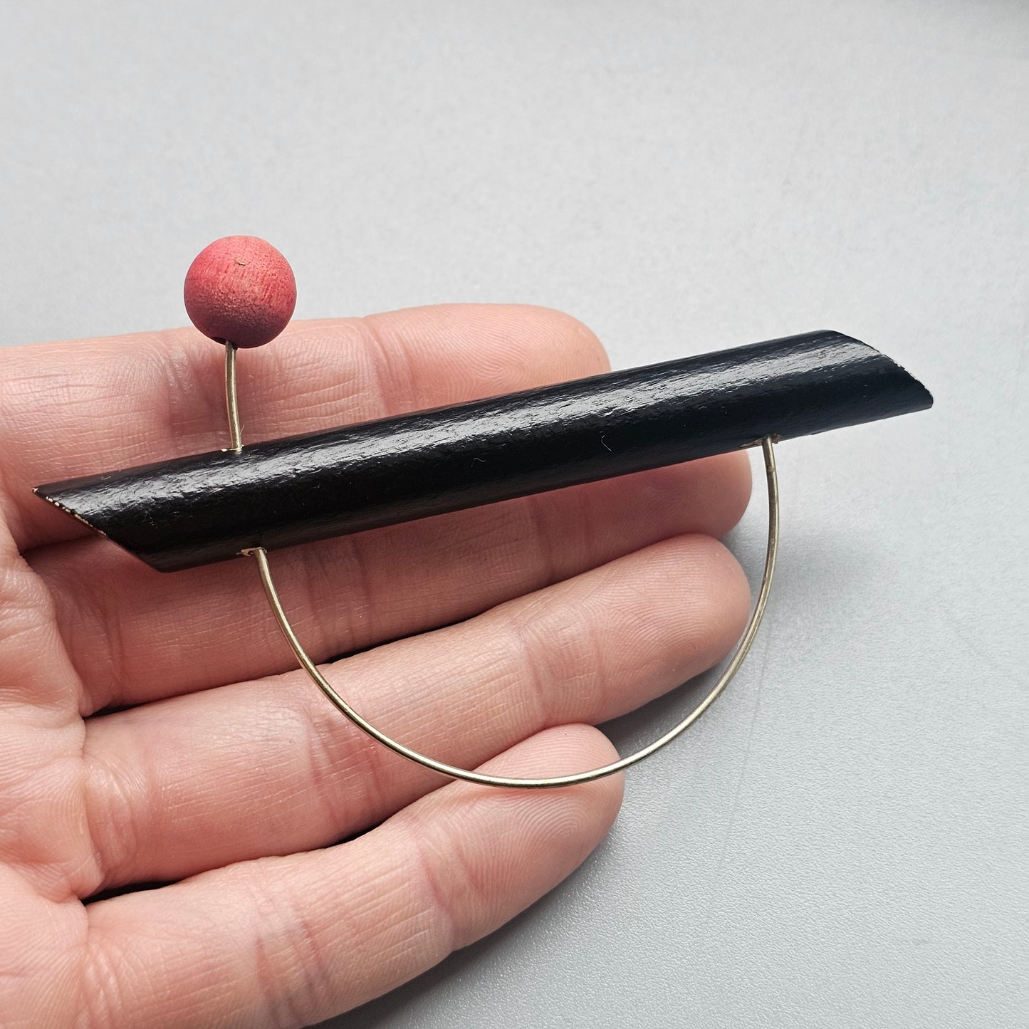 Vintage 1980s Aarikka Finland Black & Red Wooden Brooch – UFO Modernist Scandinavian Design