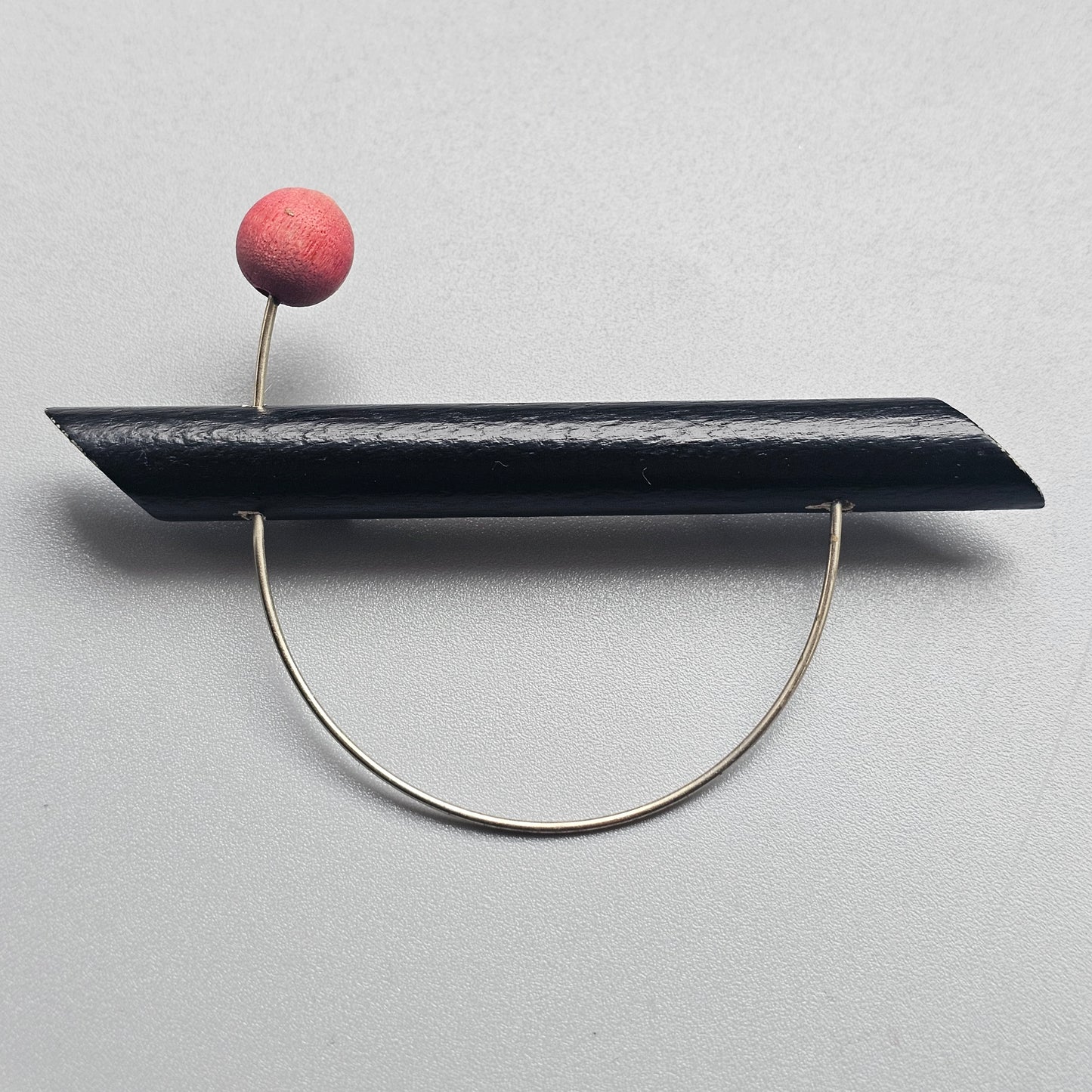 Vintage 1980s Aarikka Finland Black & Red Wooden Brooch – UFO Modernist Scandinavian Design