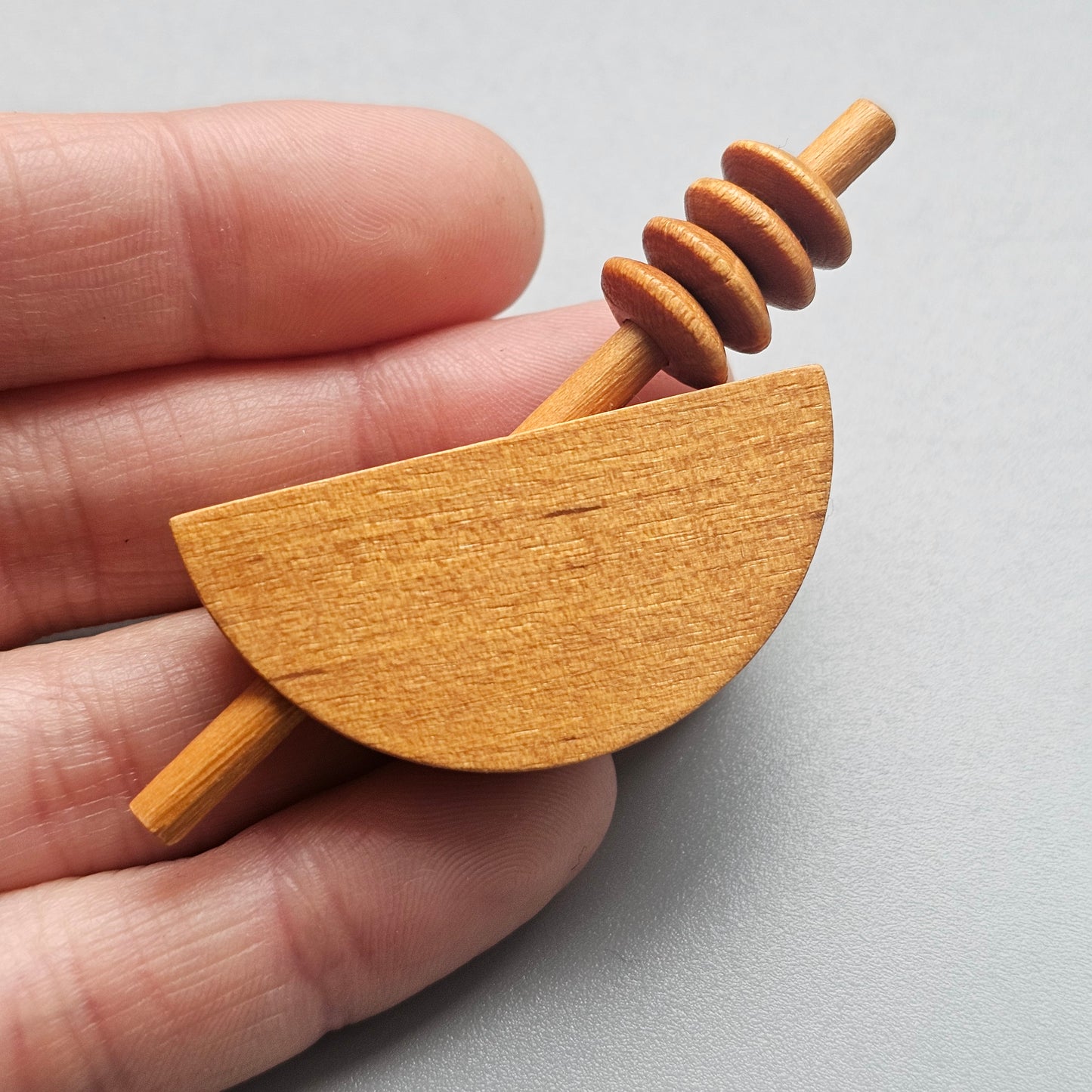 Vintage Aarikka Finland Honey Brown Wooden Brooch – Modernist Scandinavian Design