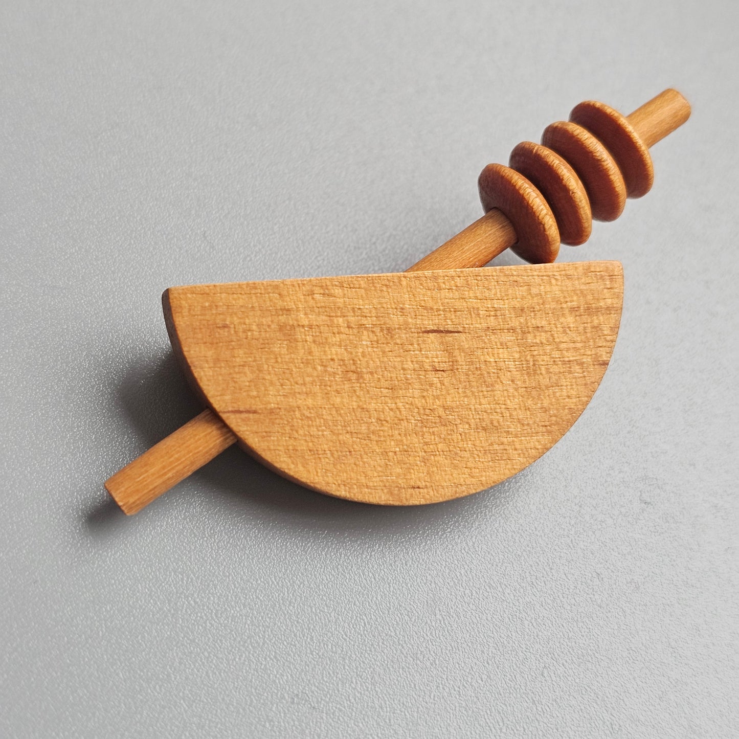 Vintage Aarikka Finland Honey Brown Wooden Brooch – Modernist Scandinavian Design