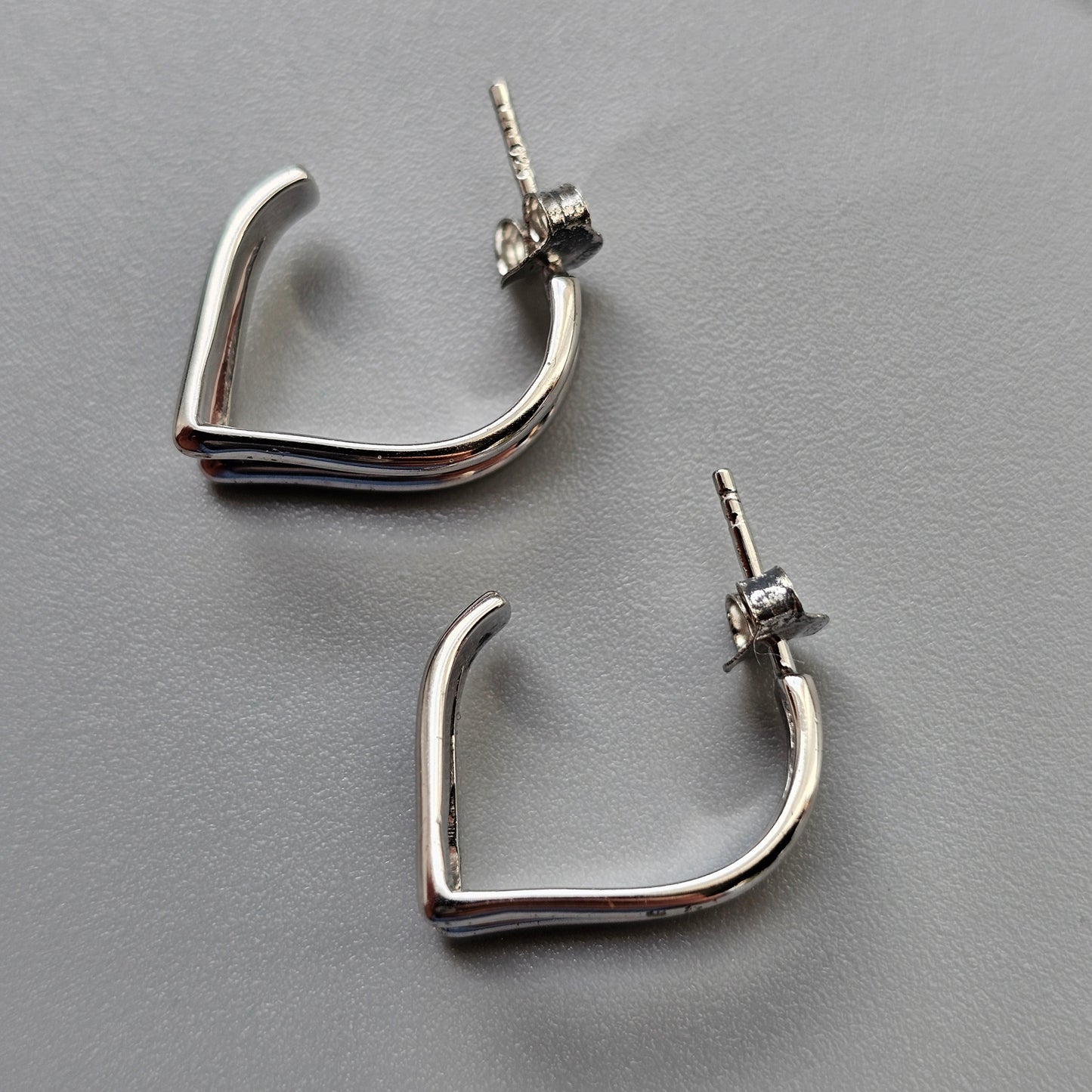 Karl Laine Compro Finnish Sterling Silver Hoop Earring by Kultakeskus