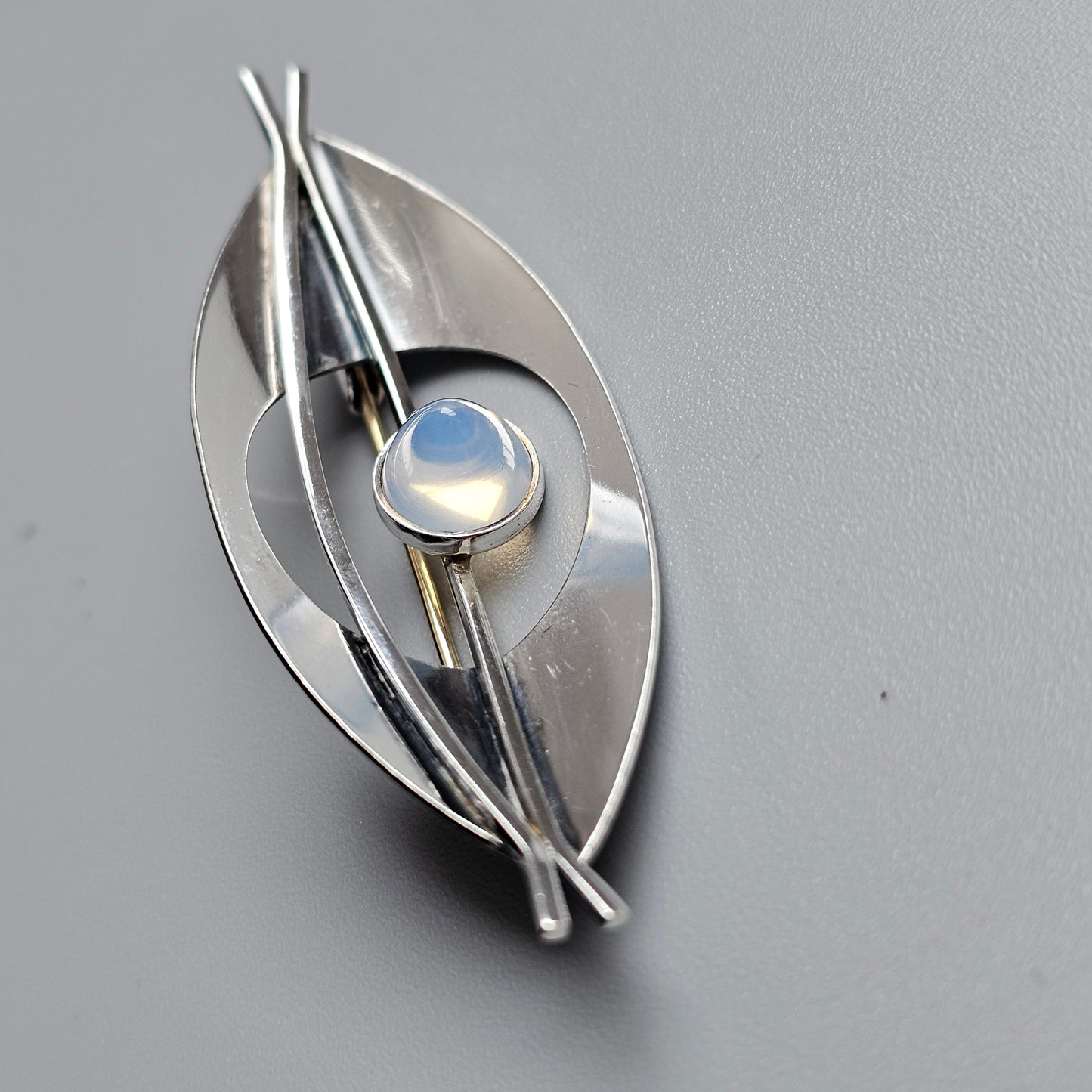 Vintage 1960s Finnish Modernist Silver Brooch with Chalcedony by Elis Kauppi, Kupittaan Kulta