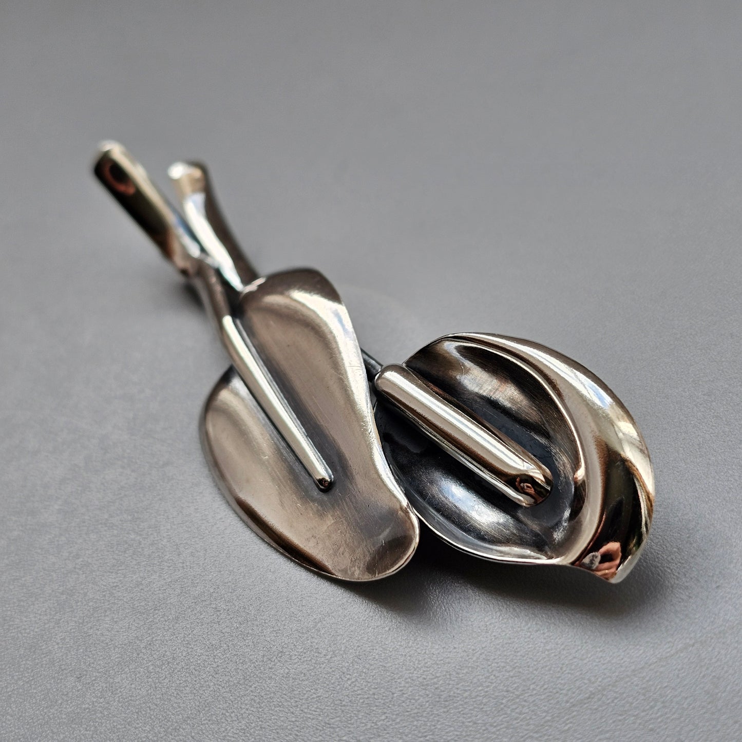 Finnish Modernist 1960s Silver Peace Lily Flower Brooch by Elis Kauppi Kupittaan Kulta