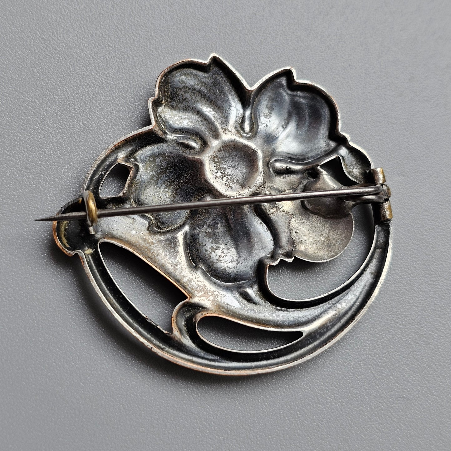 Vintage Art Nouveau to Art Deco Silver Plated Flower Brooch