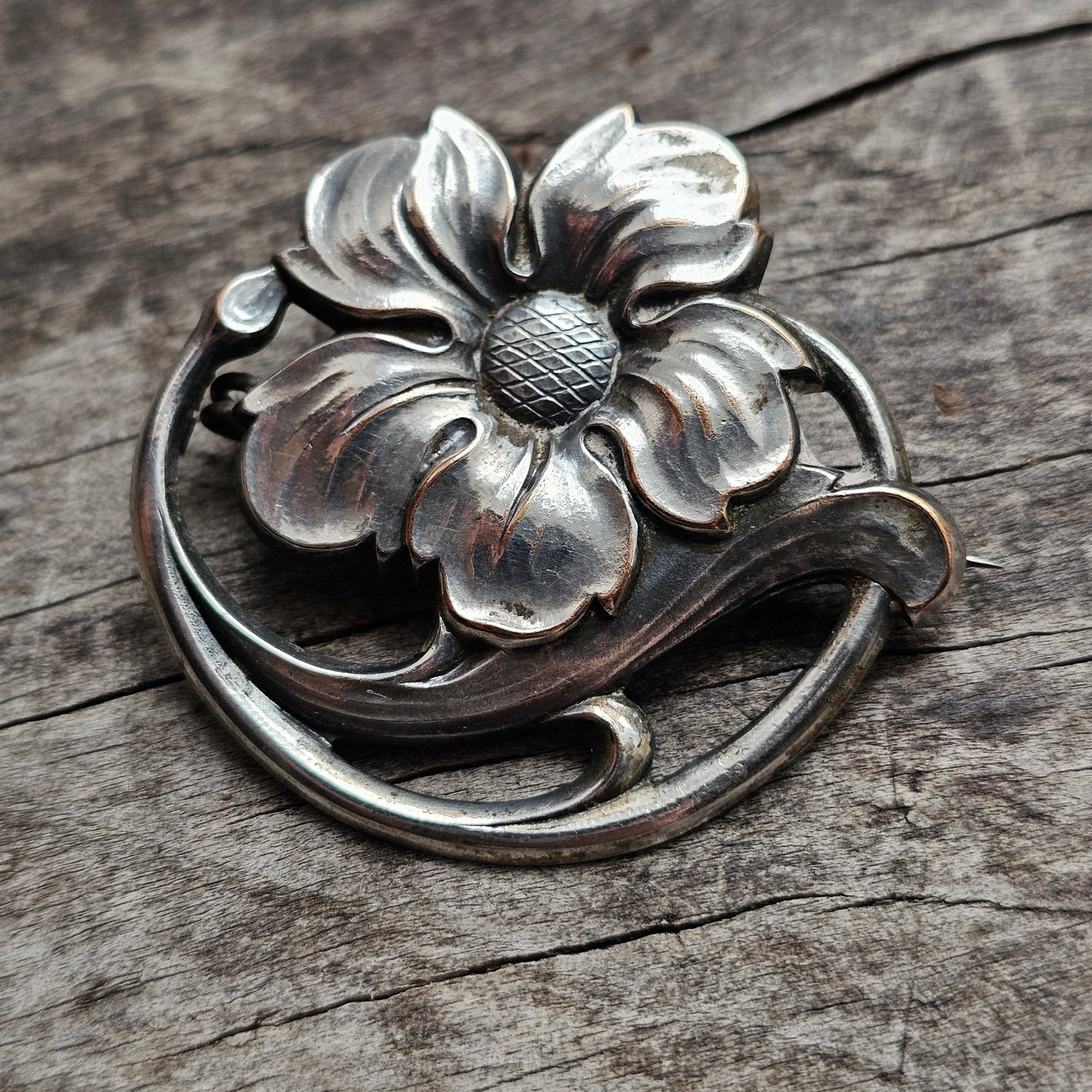 Vintage Art Nouveau to Art Deco Silver Plated Flower Brooch