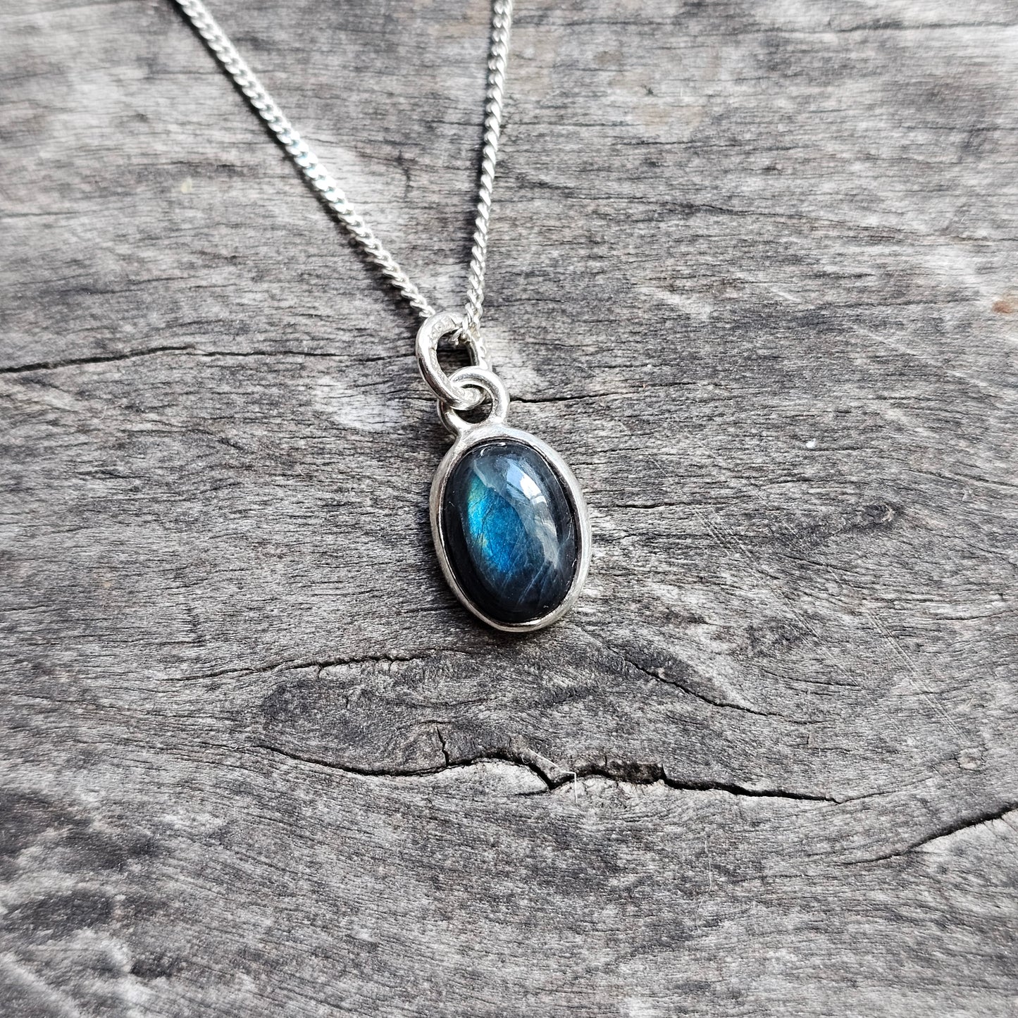 Vintage 1980s Small Oval Sterling Silver & Spectrolite Necklace by Eila Minkkinen 1980