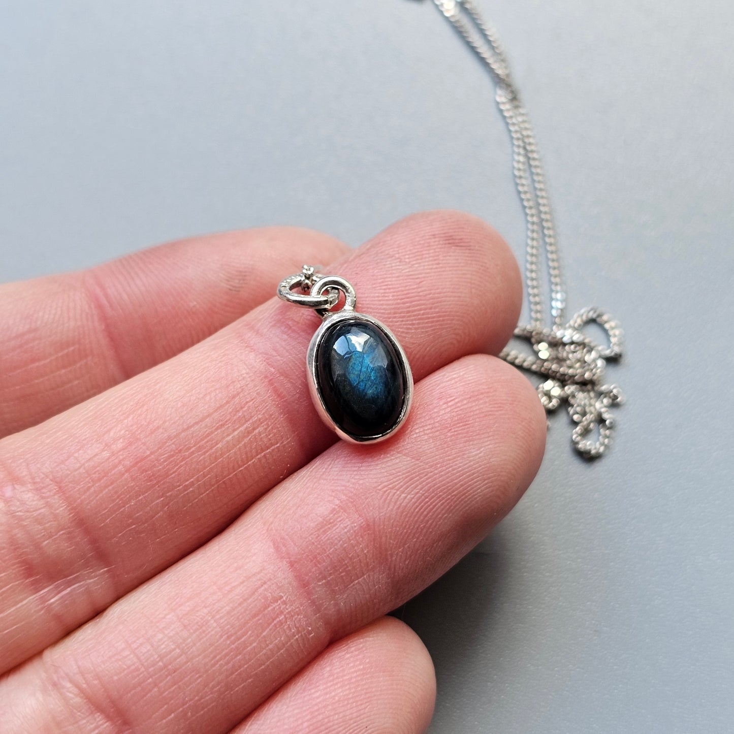 Vintage 1980s Small Oval Sterling Silver & Spectrolite Necklace by Eila Minkkinen 1980