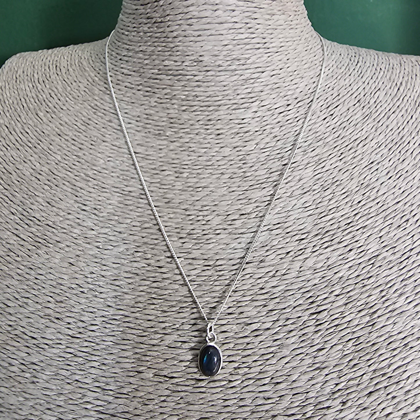 Vintage 1980s Small Oval Sterling Silver & Spectrolite Necklace by Eila Minkkinen 1980