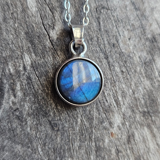 Small Finnish Sterling Silver & Round Spectrolite Necklace