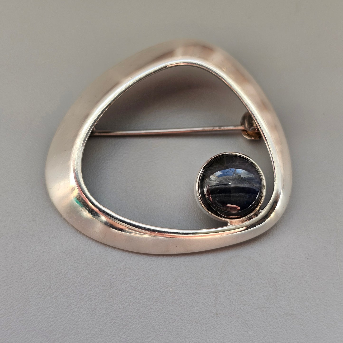 Vintage 1960s Modernist Sterling Silver & Spectrolite Brooch by Kaunis Koru 1966