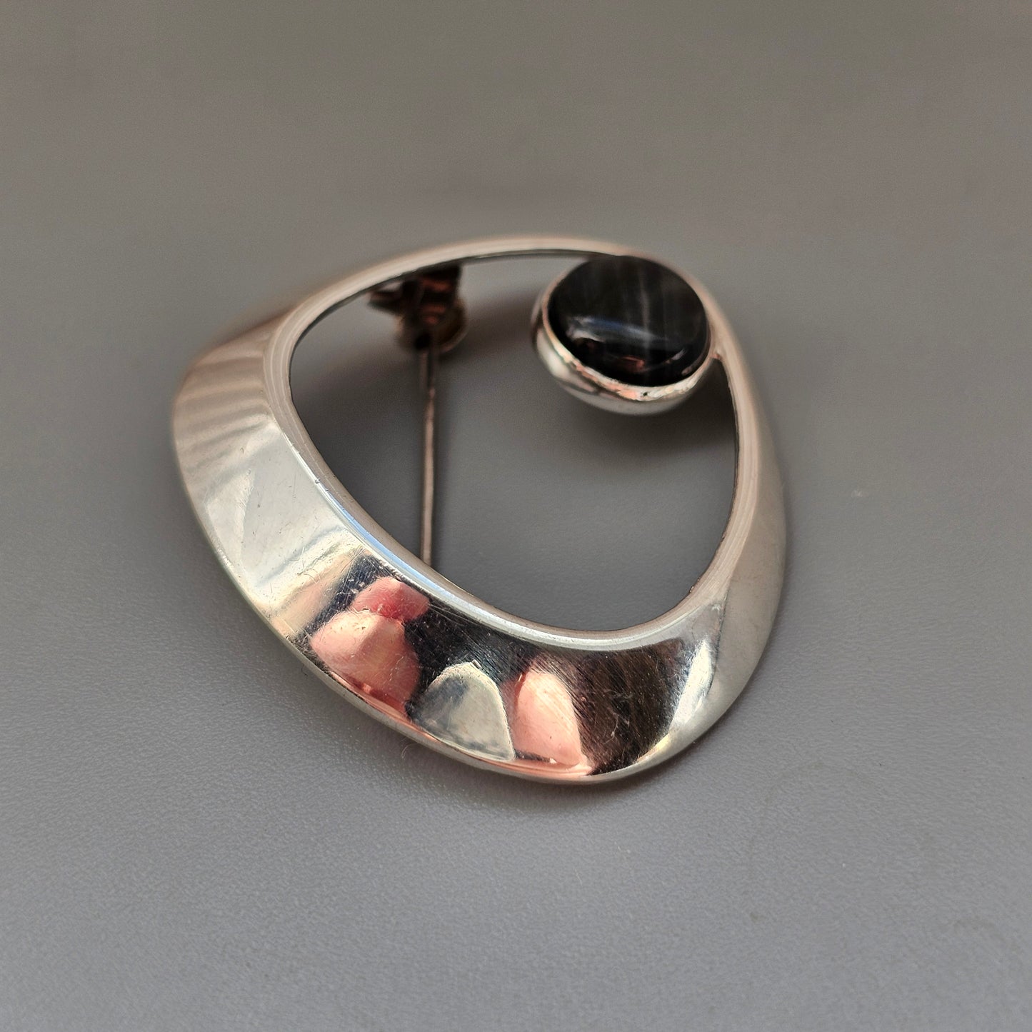 Vintage 1960s Modernist Sterling Silver & Spectrolite Brooch by Kaunis Koru 1966