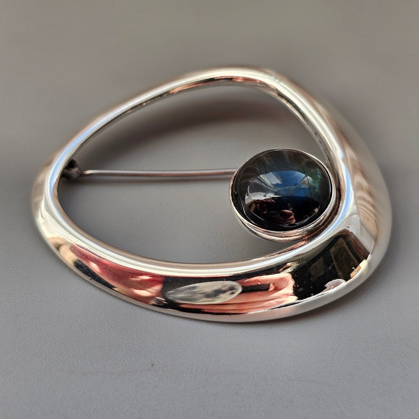 Vintage 1980s Modernist Sterling Silver & Spectrolite Brooch by Kaunis Koru