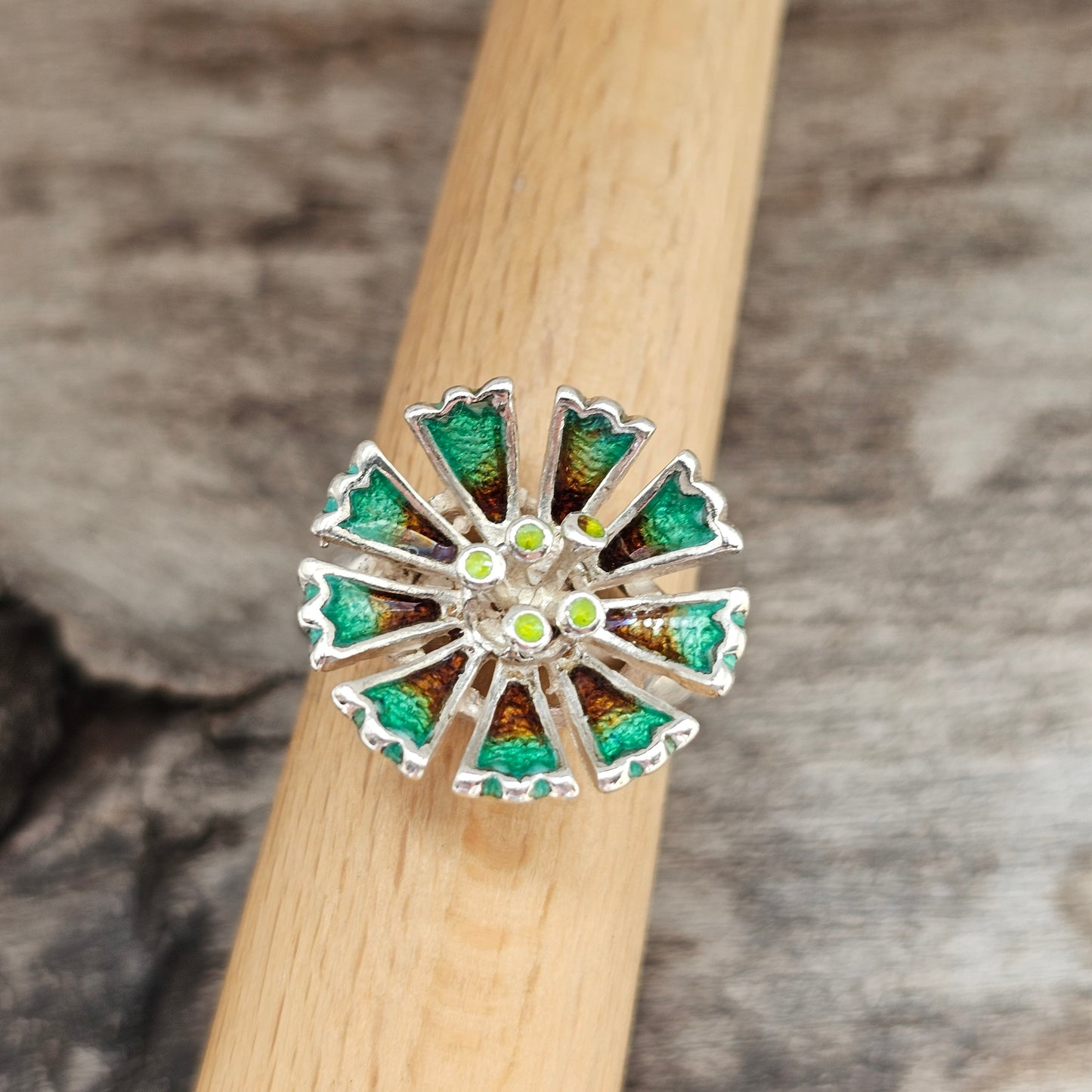 Contemporary Italian Sterling Silver Green Enamel Flower Ring UK Ring Size: M 1/2 US Ring Size: 6.5