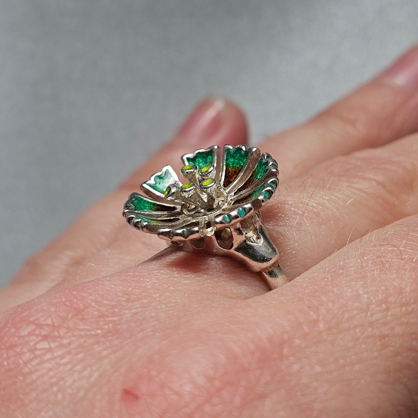 Contemporary Italian Sterling Silver Green Enamel Flower Ring UK Ring Size: M 1/2 US Ring Size: 6.5
