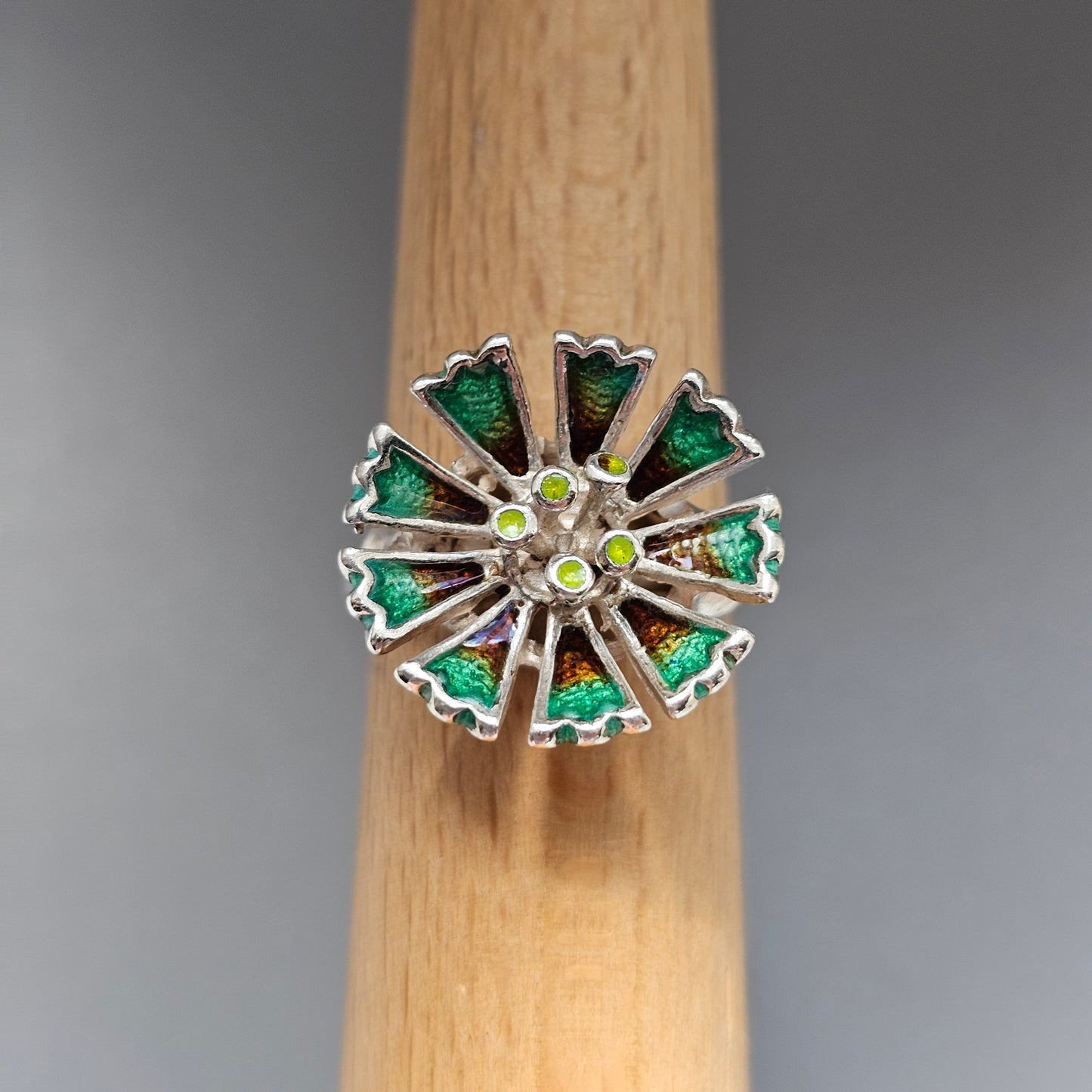 Contemporary Italian Sterling Silver Green Enamel Flower Ring UK Ring Size: M 1/2 US Ring Size: 6.5