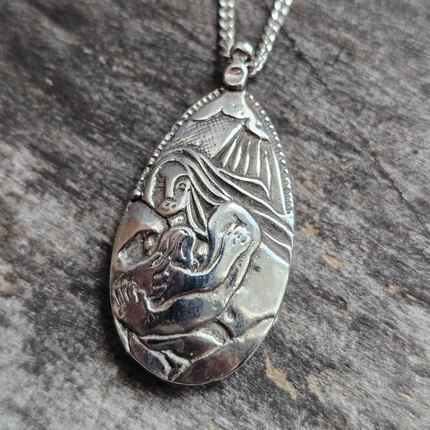 Vintage 1970s Juhani Vuorisalmi Finnish Figural Silver Locket Necklace Pendant 1977