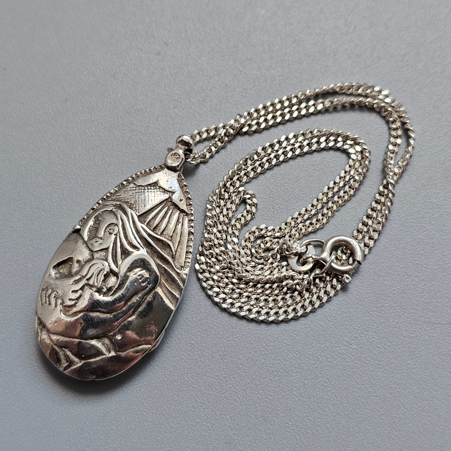 Vintage 1970s Juhani Vuorisalmi Finnish Figural Silver Locket Necklace Pendant 1977