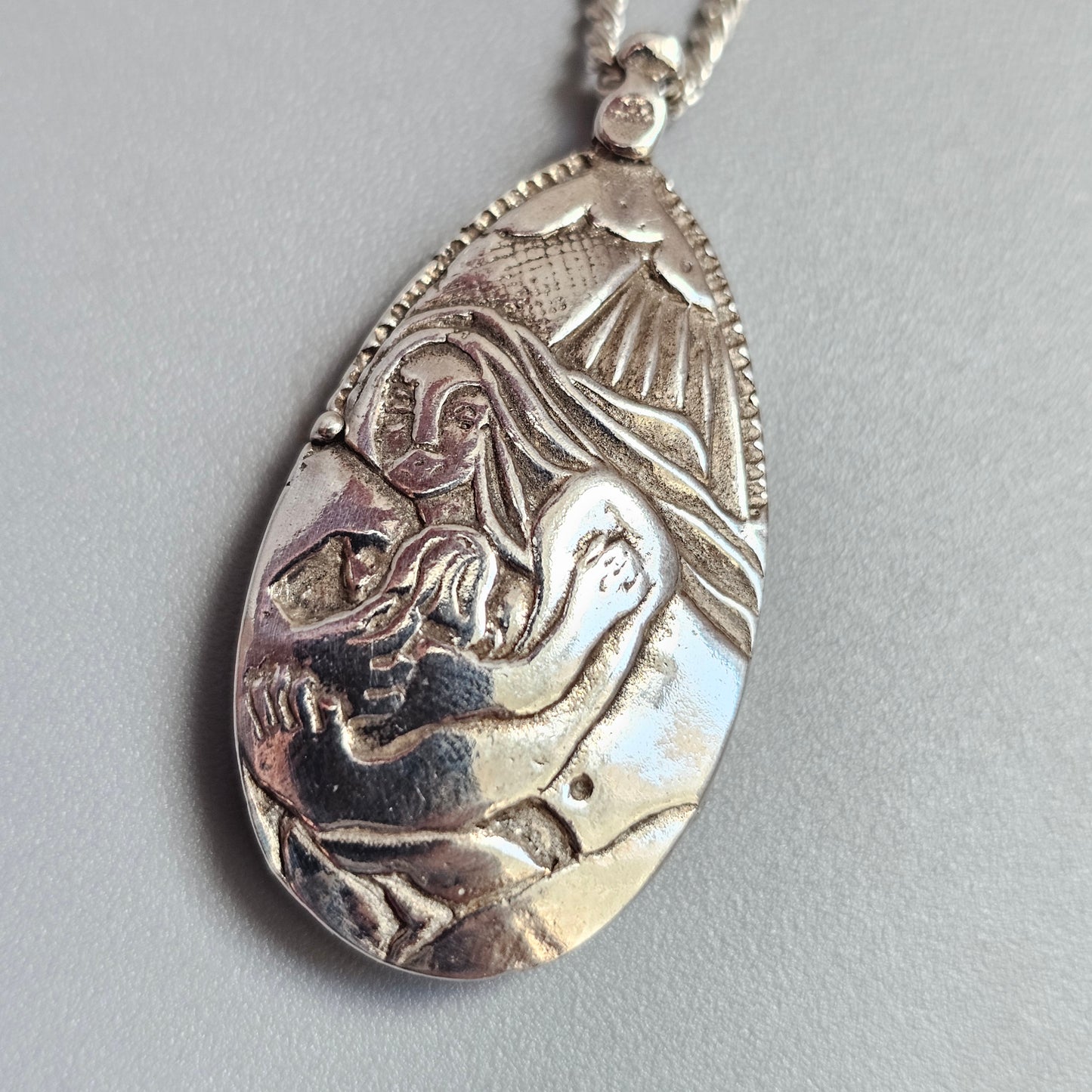 Vintage 1970s Juhani Vuorisalmi Finnish Figural Silver Locket Necklace Pendant 1977