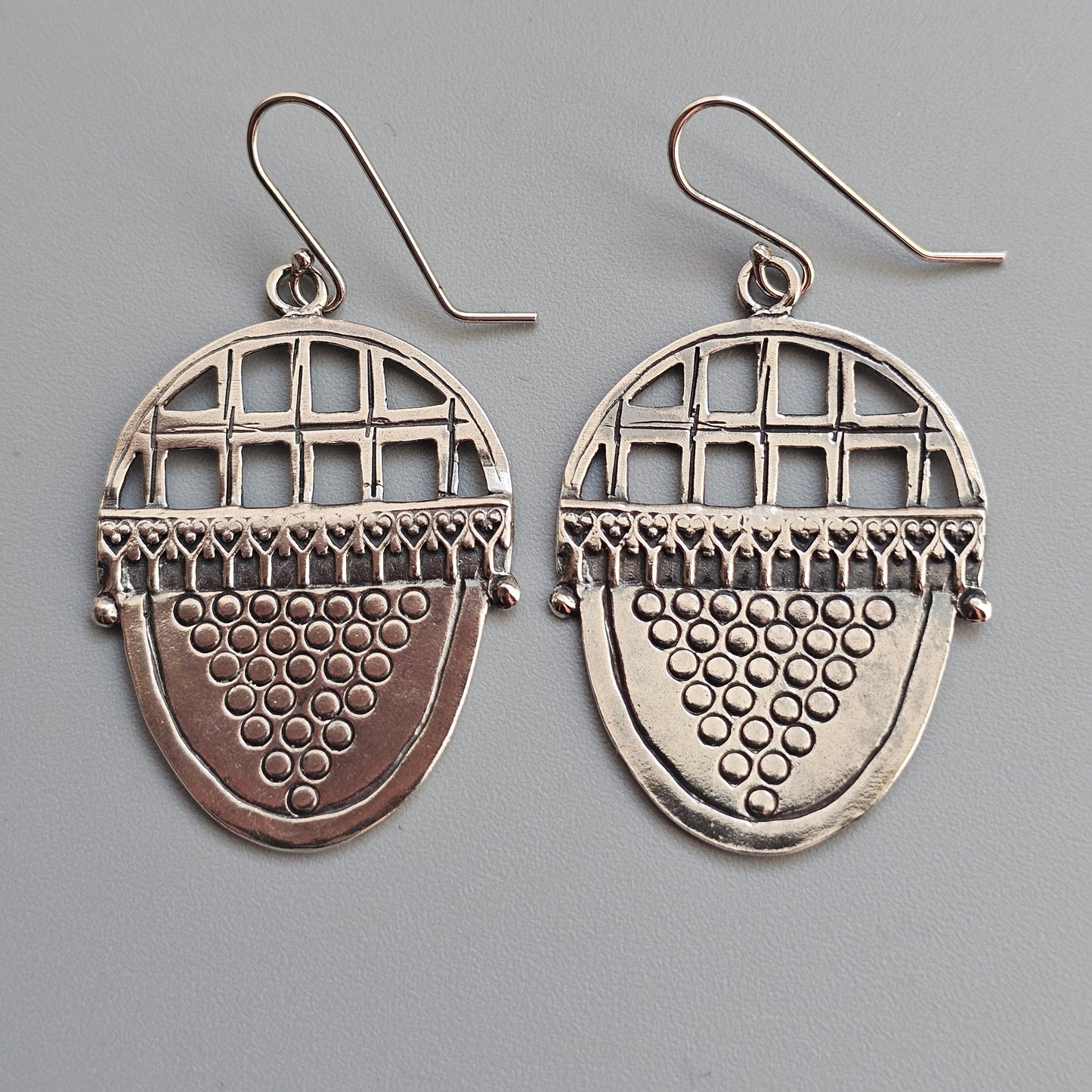 Vintage 1980s 1990s Kimhi Sterling Silver Grape Drop Earrings