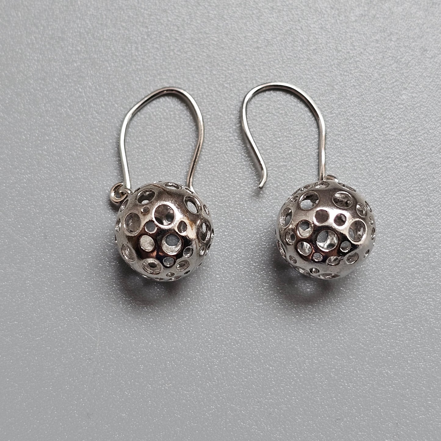 Finnish Liisa Vitali Leppäkerttu Sterling Silver Modernist Orb Earrings