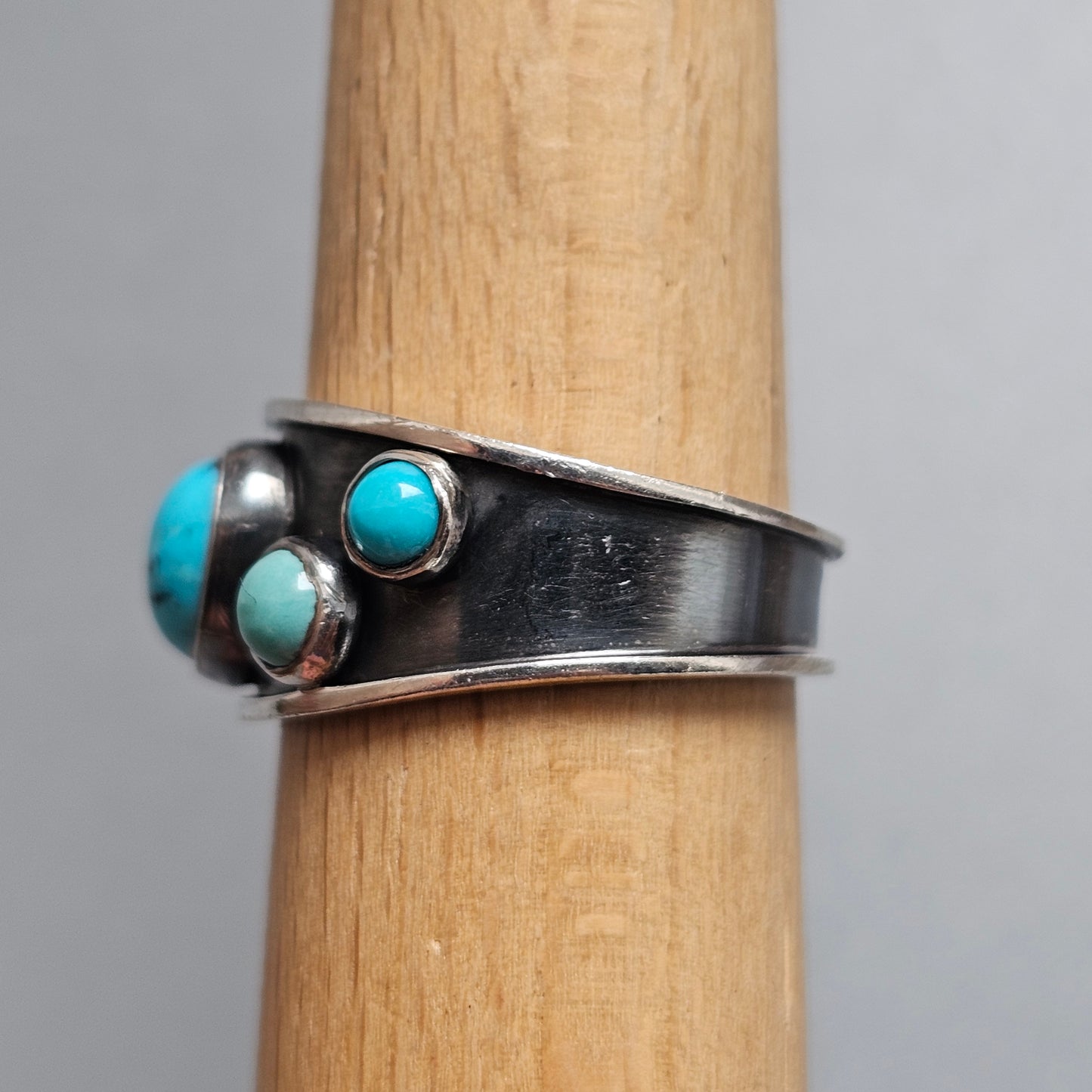 Vintage 1960s Southwestern Native American Style Sterling Silver Turquoise Ring