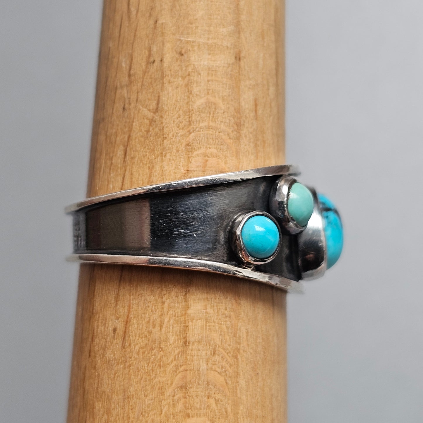 Vintage 1960s Southwestern Native American Style Sterling Silver Turquoise Ring