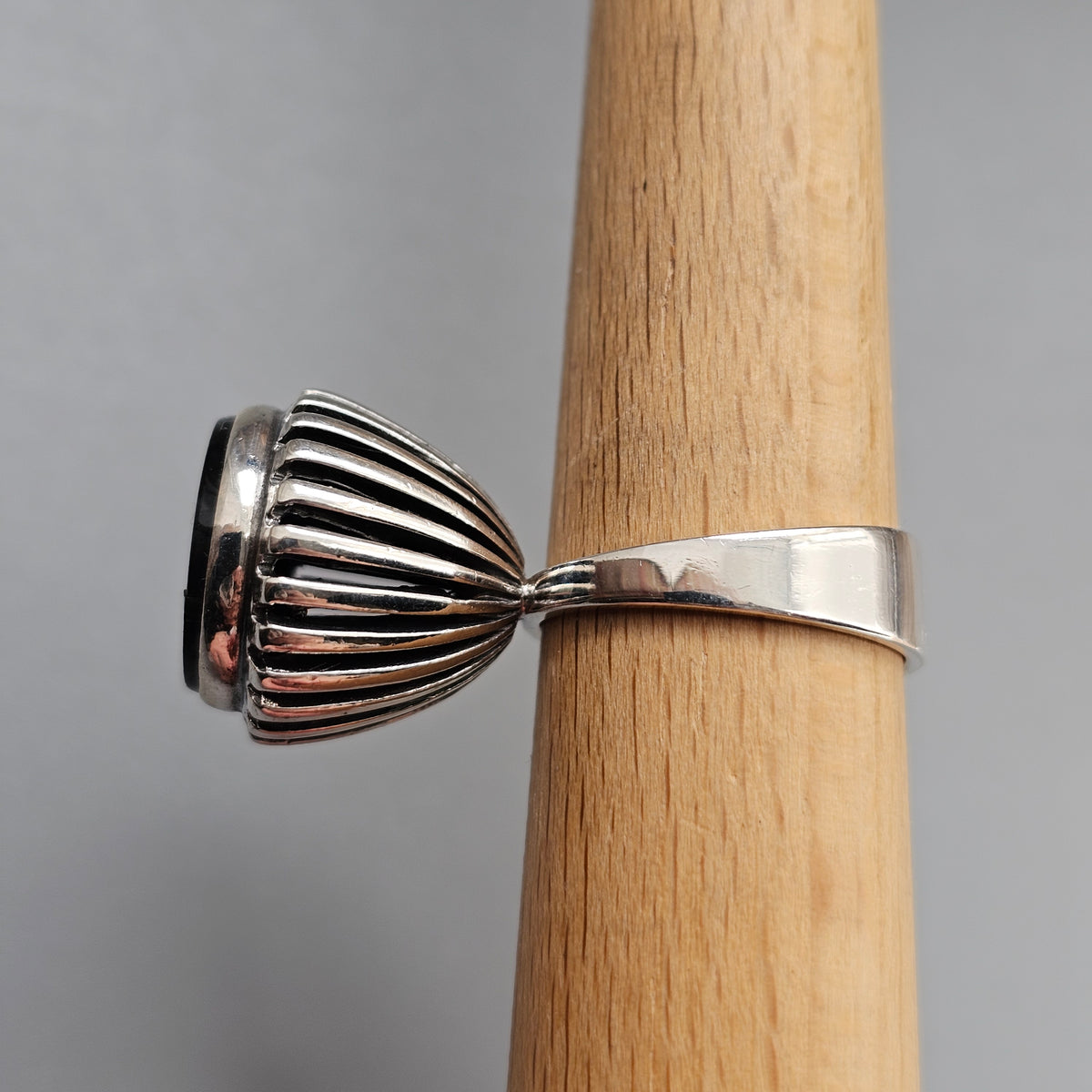 Vintage 1960s Erik Granit Finnish Silver Spectrolite Modernist Ring 1968