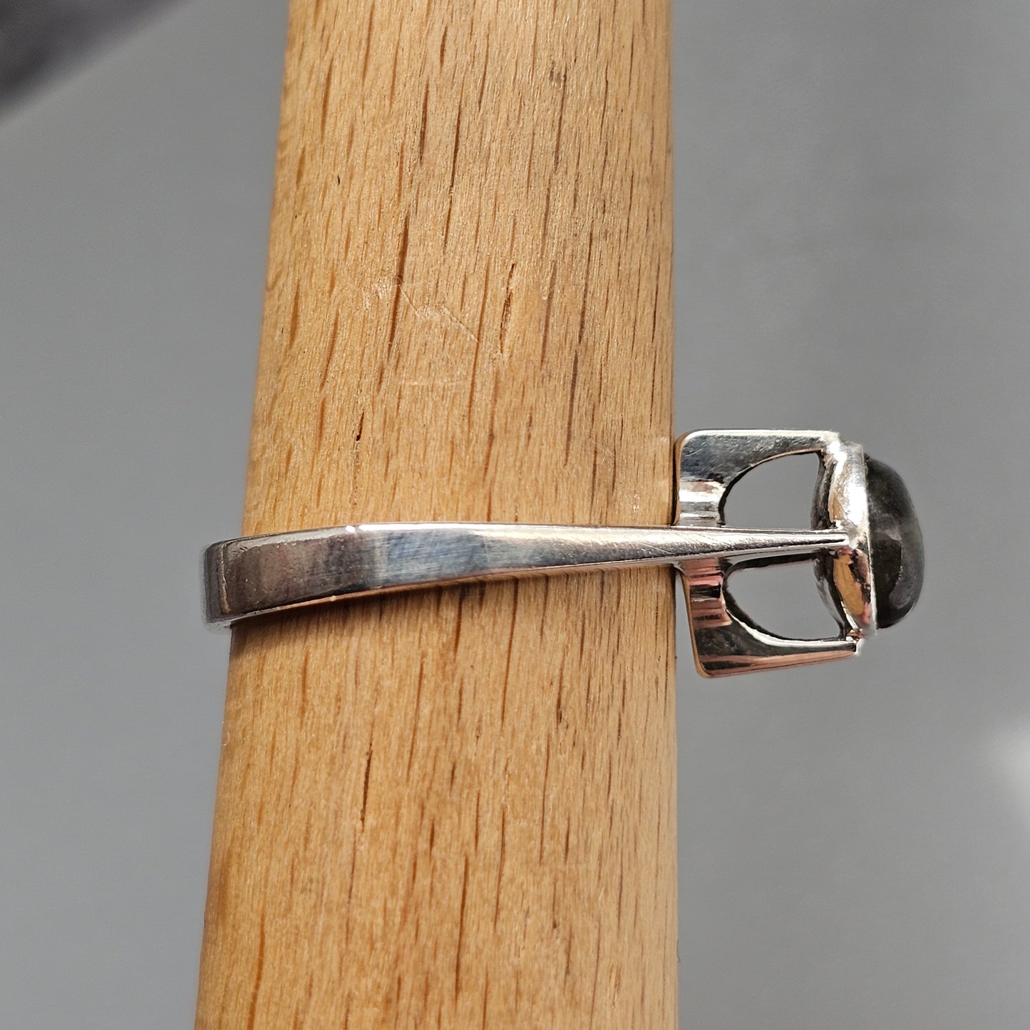 Vintage 1970s Matti Hyvärinen Finnish Sterling Silver Spectrolite Ring