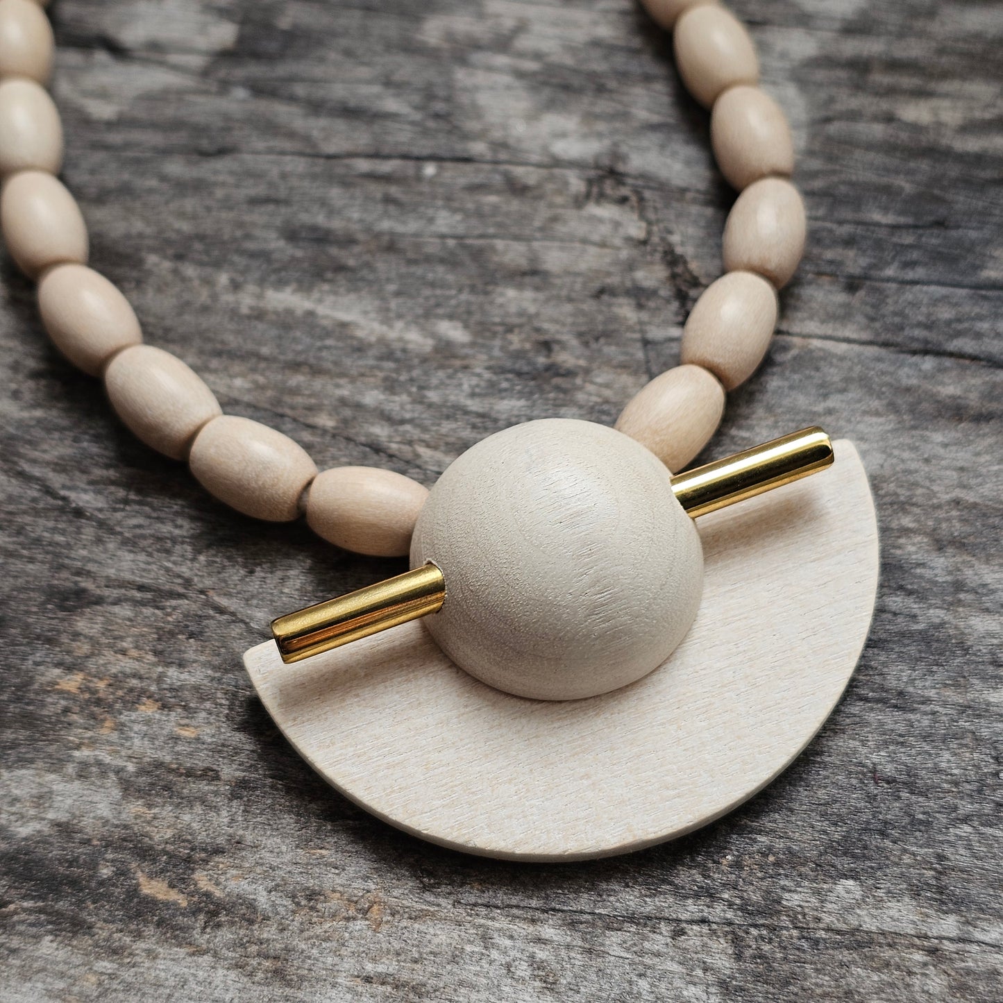 Vintage Aarikka LADY White Beige Wooden Modernist Necklace Finland