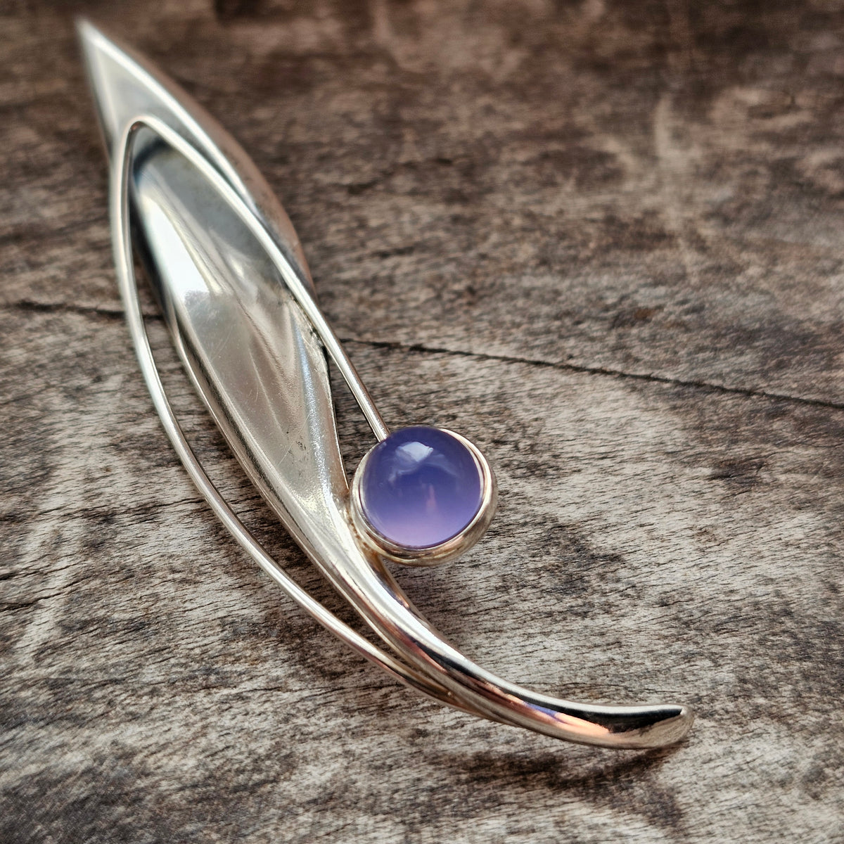Smaller Finnish 1960s Modernist Silver & Blue Chalcedony Flower Brooch by Elis Kauppi Kupittaan Kulta 1962