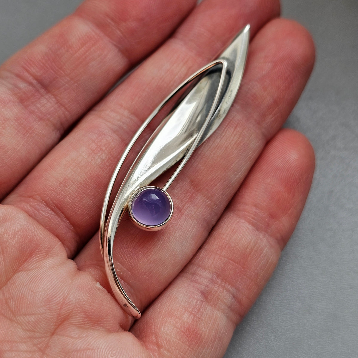 Smaller Finnish 1960s Modernist Silver & Blue Chalcedony Flower Brooch by Elis Kauppi Kupittaan Kulta 1962