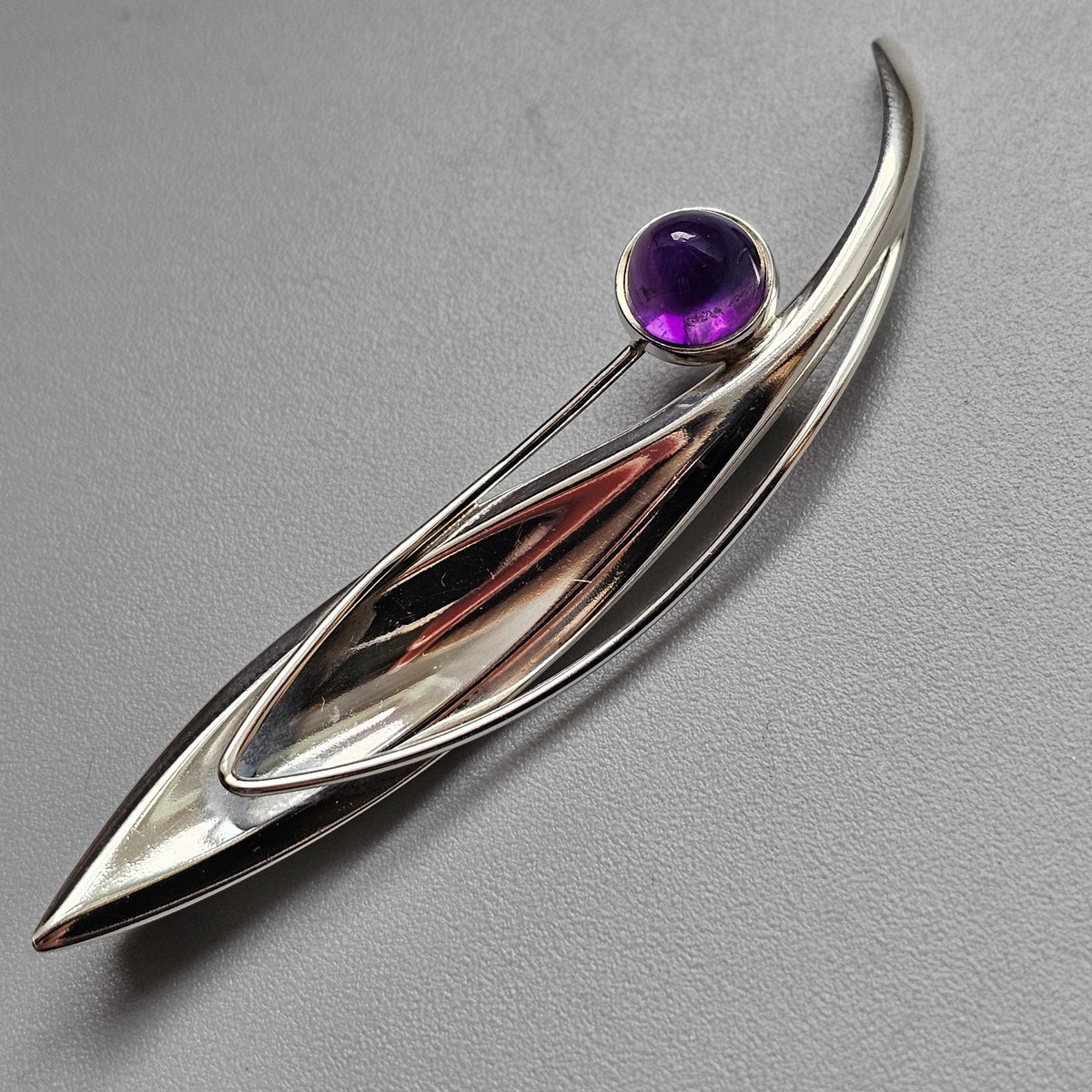Smaller Finnish 1960s Modernist Silver Amethyst Flower Brooch by Elis Kauppi Kupittaan Kulta 1960