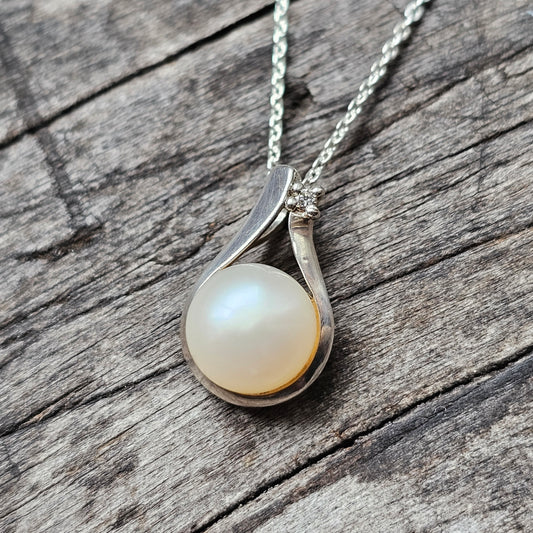 Contemporary Finnish Sterling Silver Pearl Pendant Necklace