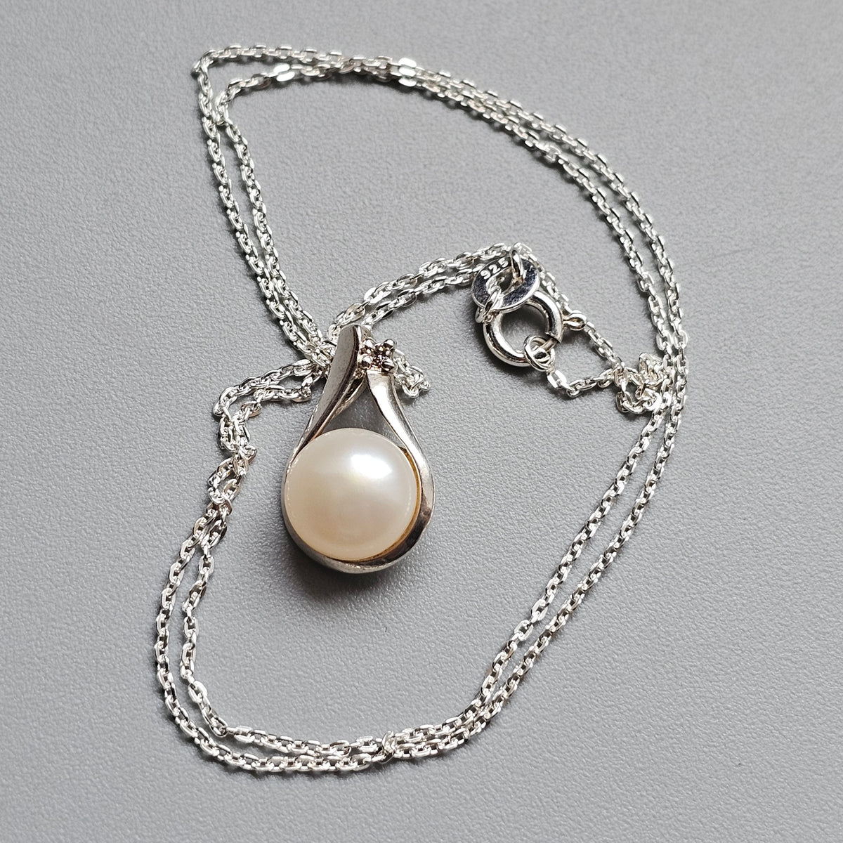 Contemporary Finnish Sterling Silver Pearl Pendant Necklace