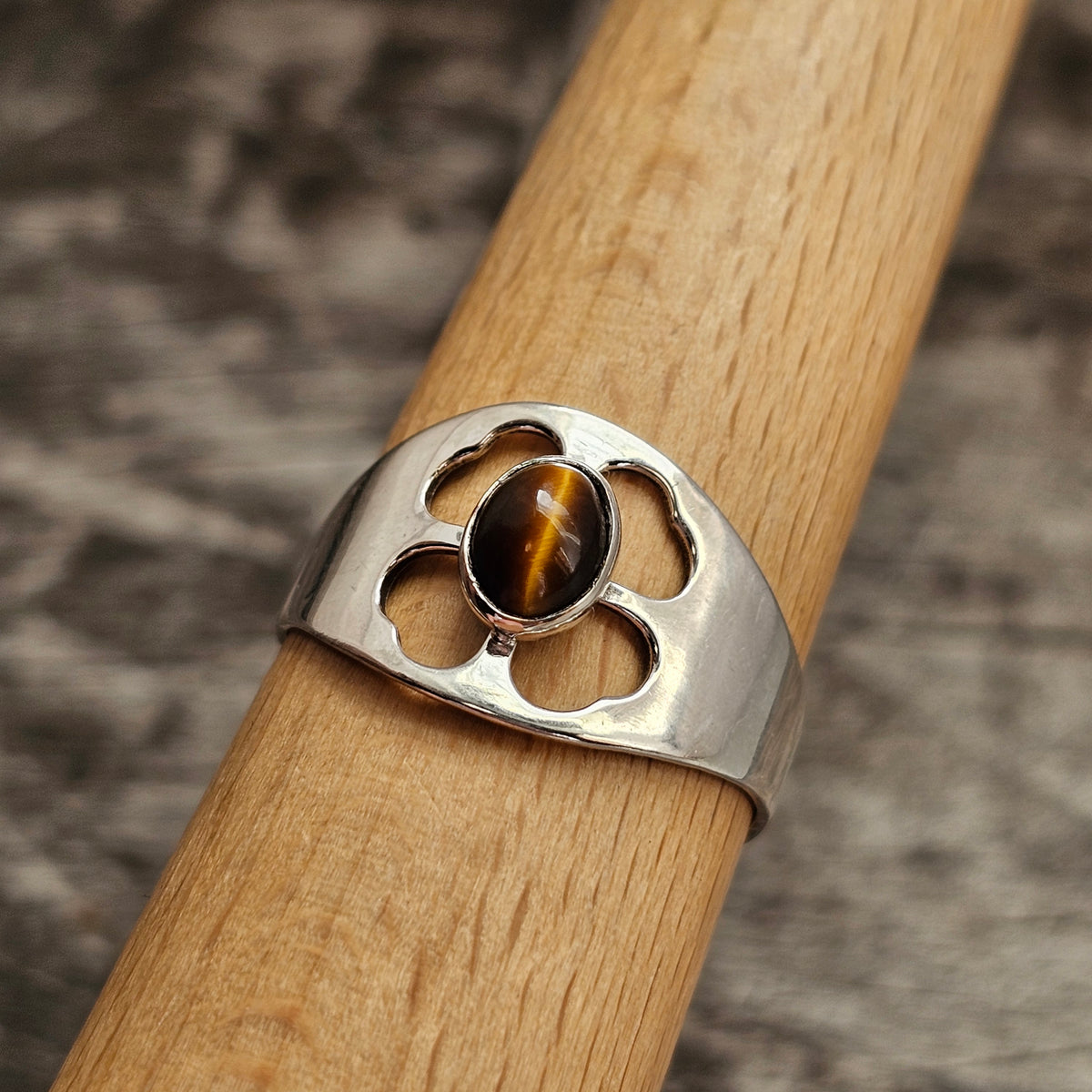 Vintage 1960s Turun Hopea Finnish Silver Tiger's Eye Clover Ring 1962