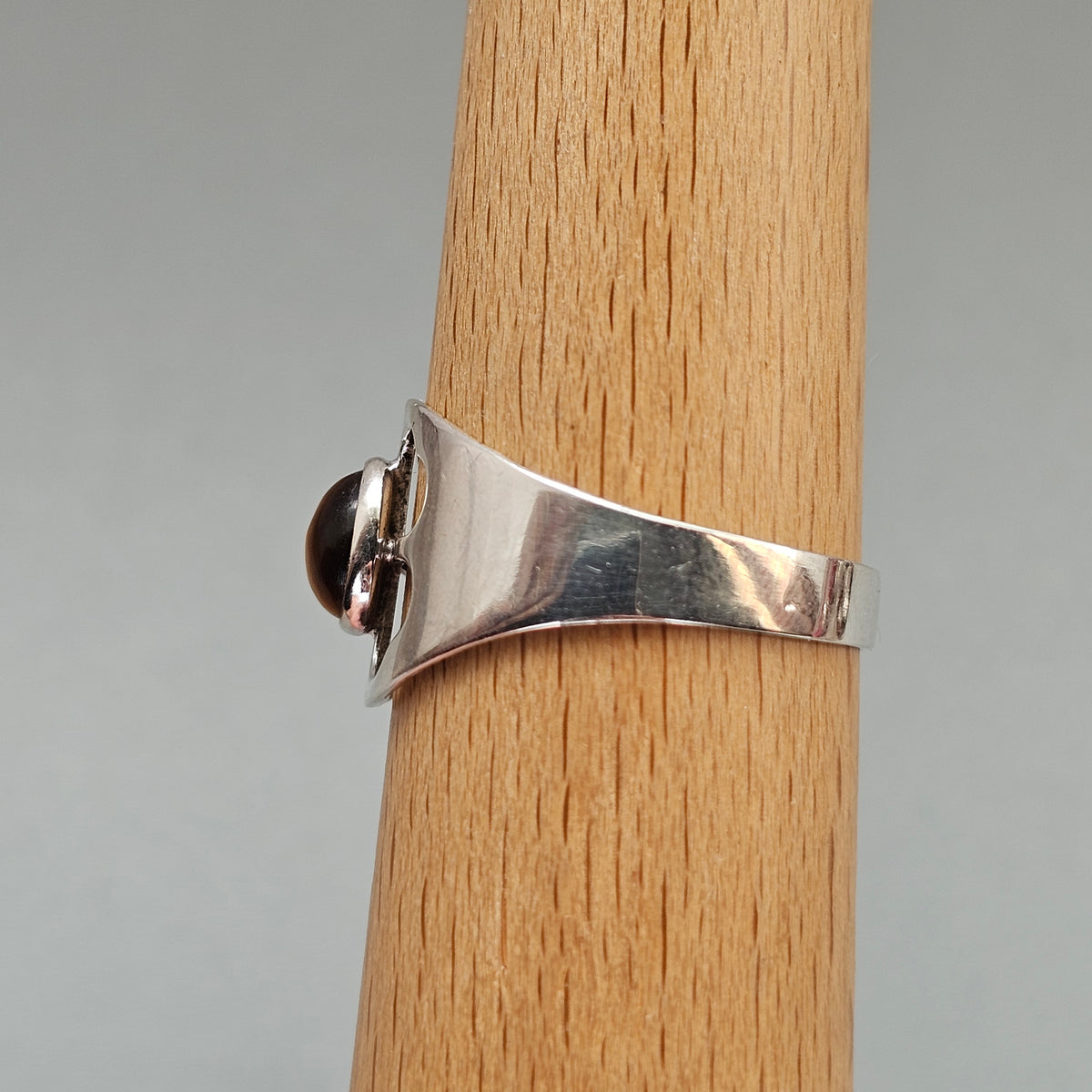 Vintage 1960s Turun Hopea Finnish Silver Tiger's Eye Clover Ring 1962