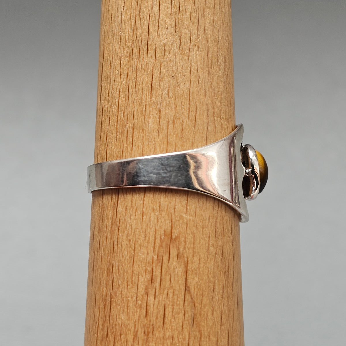 Vintage 1960s Turun Hopea Finnish Silver Tiger's Eye Clover Ring 1962