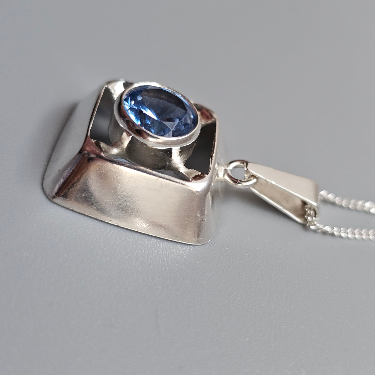 Vintage Finnish Sterling Silver Synthetic Blue Spinel Modernist Necklace