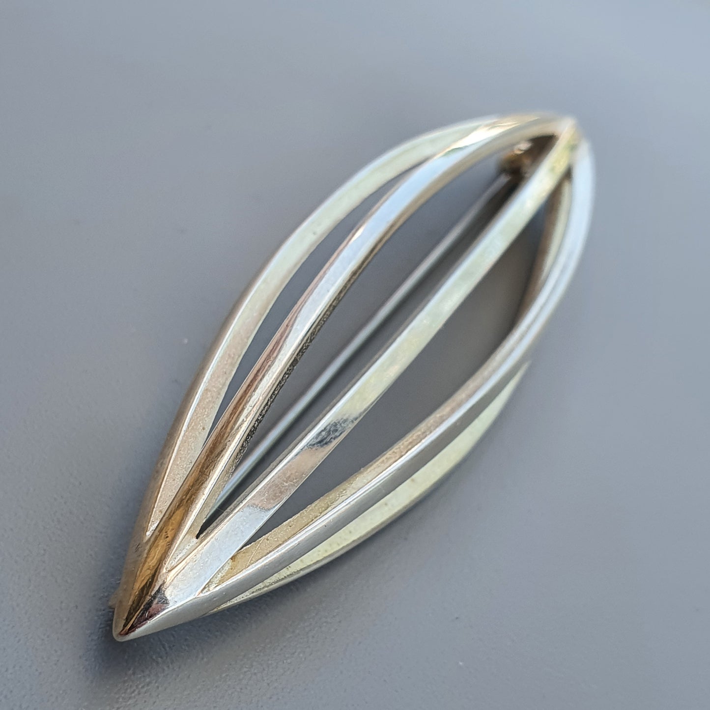 Metallic balloon whisk design featured in Kaunis Koru Finnish Silver brooch